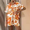 Suisses de survêtement pour femmes de style plage Ensemble de vêtements de lounge de plage motif géométrique à manches courtes bouton de revers t-shirt Blouse élastique short de taille élastique Femmes lâches