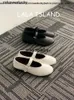 Les chaussures de ligne pure la ligne intérieure en début d'automne Nouveau solide minimaliste Mary Jane Ballet Flat Shoes Grand-mère Chaussures Fille de haute qualité