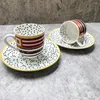 Filiżanki spodki ceramiczne herbatę i scenografię scenografię Porcelan China China Kawa