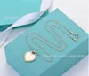 Marque de créateurs Tiffayss même émail en forme de coeur Collier clés féminins léger vent bleu coeur rose amour clavicule clé pendentif avec logo