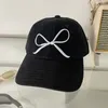 Caps de bola 2024 Baseball Hat Fashion Design Bow Bord Cap Cotton Algodão respirável Mulheres coreanas Verão protetor solar de verão