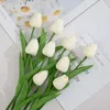 Dekorativa blommor 10 White Artificial Tulip Silk (cirka 33 cm) för julhelgens hemdekoration Center Wedding Bouquet