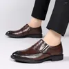 Sapatos casuais masculinos moda britânica mocassins de couro macio confortável e respirável planos de luz masculinos formais dirigir