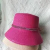 Cappello di paglia estivo per uomini Accessori per catene di moda per uomini Accessori per secchio Cappello Beach Hat Hat Resistente al sole 240325