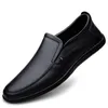 Sapatos casuais mocassins de luxo masculino 2024 Mens deslizam em elegantes elegantes masculino vestido de couro macho de condução confortável