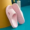 Tofflor 2024 Kvinnor Soft Sole Cloud Thick Platform inomhus utomhus strand sandaler sommar eva non slip flip flops för män