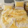 Ensembles de literie luxueuse jaune rose vert hiver en veille chaude en veille chaude princesse fille ensemble en dentelle blanche couvre à couvre-lits de lit de jupe