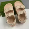 Dikke zool vrouwen zomer gladiator sandalen runways designer metalen knop decor buiten wandelende vakantie strand flat met hoogte toenemende vrouwelijke sandalen