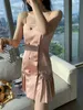 Basic Casual Kleider Designer Shenzhen Nanyou High -End Miu Home Frühling und Sommer Neuer Satin -Strass -Dekorationsknopf Pliser -Hosentender Kleid Frauen 86m8