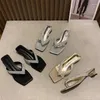 Slippers glitterglaasjes Casual vrouwelijke schoenen dunne hakken rubber slippers lage jelly luxe 2024 zomer Hawaiian Rome Crystal Fash