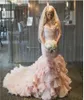 2024 Abiti da sposa a sirena a livello rosa blush pieghe per la scollatura a cuore lunghi abiti da sposa lunghi splendidi abiti da spicco con cristalli in perline di pizzo da giardino da giardino da giardino