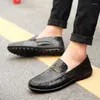Zapatos casuales hombres de cuero genuino mocasines italianos mocasines se deslizan en pisos de hombres transpirables huecos