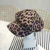 Basker mode höst vinter kvinnor sexig basker vintage leopard tryckt hatt beanie cap damer flickor avslappnade hattar