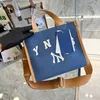 Soulder väskor casual canvas kvinnor handväskor designer väska bokstäver axel crossbody kvinnlig stor kapacitet på lapptäcke shoppare väska