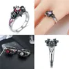 Avec des pierres latérales Punk Skull Ring Women's Red Black Purple Bleu vert zirconia Crystal Jewelry Drop