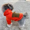 犬のアパレルレッドドローロープパーカー服ファッションポケットデザイン小型犬衣類猫快適な温かい柔らかい冬ペットアイテム卸売