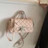 El çantası tasarımcısı sıcak markada% 50 indirim kadın çantaları yeni zafer küçük kare çanta kadın moda çok yönlü tek omuz crossbody