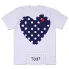 2024 Fashion Mens Play T Designer Red Heart Shirt Comes Casual Women Shirts des Badge Garcons High Quanlity Thirts Cotton ricamo in cotone Top H668