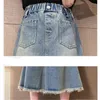 Школьные девочки Джинсовая юбка с рыбным хвостом четыре сезона с высокой талией повседневная миди -юбка для детей карманные джинсы для детей.