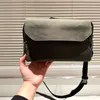 Bolsa de designer de moda A camada de isolamento multifuncional é muito conveniente.Tamanho 24x17cm bolsa de lona crossbody