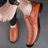 Sapatos casuais couro de luxo de luxuosos mocassins formais de condução formal mocassins escorregadores em apartamentos tênis mais tamanho 37-46