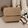 Totes Frauen weben Strohbeutel Seaside Crossbody Verstellbares Riemen kleiner quadratischer Satchel Handgemachter Reiseklappen