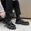 Chaussures décontractées pour hommes Luxury Fashion Prom Robe Patent Cuir Patent Slip on Driving Shoe Black Trend Platform Plateforme Locs Gentleman Footwear