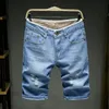 Skinny Graphic Ripped männliche Denim -Shorts Multi -Farbe Slim Mens Short Jeans Hosen Designer Trend Y2K Streetwear Spanx 240329