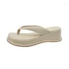 Pantofole Flip Flip Flip Scarpe da spiaggia Donne Slide estate Pantofle a bassa piattaforma su un cuneo hawaiano sabot soft 2024 pu rome SCA