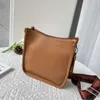 O designer de bolsa de couro vende bolsas femininas novas com 50% de desconto e bolsa crossbody bag nova ombro de grande capacidade para mulheres simples de moda simples