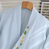 Vêtements de nuit pour femmes dames japonaises kimono pyjamas printemps mince coton crêpe massif de broderie massive de broderie porteuse lâche 2 pièces