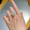 Pierścienie klastra oryginalne cięcie 6ct 13 13 mm biały diament z wysokim węglem dla kobiet 925 srebrny zaręczyny