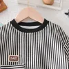 Ensembles de vêtements Spring and Automne Baby Baby Baby Fashionable Stripe Round Round Neck Pull Two Piece for Kids