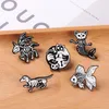 45pcsset Emaille Pins Hunde Katze Kaninchen Tierfruchtmotte Punk Cartoon lustige süße Brosche Revers Anstecknadel Geschenk Freunde Schmuck für Frauen 240401