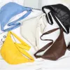 Retro axel messenger väskor trendiga pu läder midja bröstväska alla matchar handväskor stor kapacitet soild färg croissant väska 240326