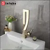 Badrumsvaskar Sinlaku Basin Golden Faucet Deck monterat mode vattenfall och personlighet kallt vatten Enkel handtag Mixertappar