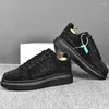 Buty swobodne niskie top nr hinestone Decor Men Sneakers Luksusowe modne mokasyna Diamond Projektant Koronkowy ślub S45