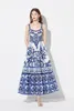 Kvinnor grundläggande casual klänningar Summer Runway Holiday Maxi Dress Women's V Neck Spaghetti Strap Backless Blue and White Porcelain Print Long Robes Vestidos 2024