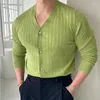 Mäns avslappnade skjortor 2024 Autumn Fashion Knit V-ringskjorta Mens Slim Fit Långärmad ribbade stickade toppar för män Stylish Polo-knapp