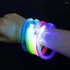 Décoration de fête Bracelets brillants LED Lumineux dans le bracelet aléatoire sombre éclaircissant les fournitures
