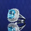 Cluster Anneaux Zoca Luxury Sea Blue Blue Sapphire Gemone pour femmes 925 Sterling Silver Cushion CZ Elegant Wedding Bridal Finge Ring