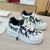 Designer Casual Shoes Stud Open Men Femmes Rivet White Black Black Red Trainers Dress Shoe Famous Paris Leather Breathable Low Sports Sneakers