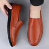 Lässige Schuhe weiche Männer Luxus -Slipper 2024 Herren rutschen auf stilvolle Elegantes Männer Leder Kleid Männlich bequemer Fahrschuh