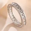 Długi pierścień Rui jest pełen kamieni cyrkonu diamentów i pierścieni damskich z srebrną biżuterią. To wszechstronne akcesorium