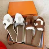 Oran Designer Slifors Sandals Summer Fashion Girls Scarpe da spiaggia piatta da donna Sliforo a colori solidi Flip in gomma casual Flip-Flops
