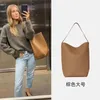 Les sacs de baguettes de sac en rangés sacs de créateurs de sacs pour femmes Rose Kendall Hailey se réalisent en cuir sacs d'épaule en cuir sac Souchy Banana Half Moon Penholder Sac 230727