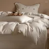 Yatak Setleri 2024 Dört Parçalı Basit Pamuk Çift Ev Yatak Sayfası Mektup Desen Yorgan Kapağı Konforlu Beyaz Renk
