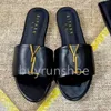 2024 Fashion Luxury Summer Designer Sandaler Slippers Sandaler Leather Slippers Ladies Slipper Beach Flat Heel Flip Flops Storlek 35-42