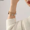 Devils Eye Armband är ett nisch high-end modeinsektropläterat metallarmbandtillbehör för kvinnor
