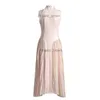 2024 Spring New Stand Up Neck Style Light Mogen Style Dress Design med 100 veck för att ta emot midjeslimningsklänning Lång kjol